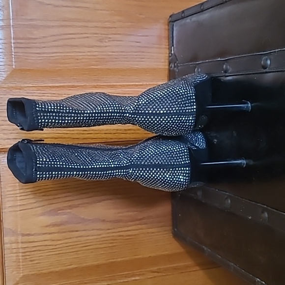 Steve Madden, Glass/fabric high- heel dress boot, gold/black,  size 8.5 - Picture 5 of 8